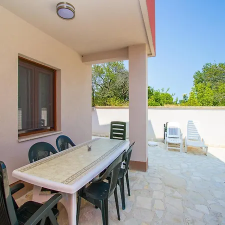 In Croatia Near The Coast Apartman Póla