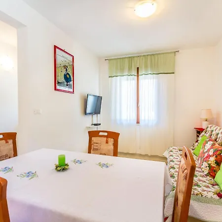 Apartment In Croatia Near The Coast Pula