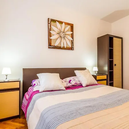 In Croatia Near The Coast Apartment *