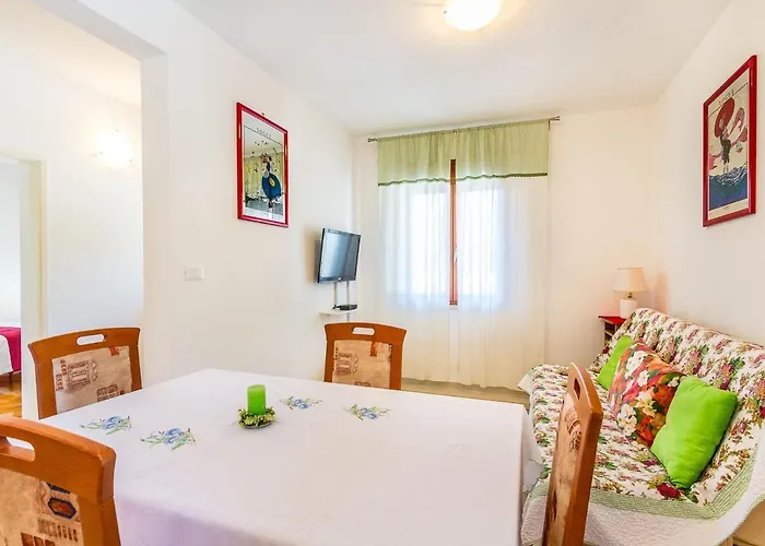 Apartment In Croatia Near The Coast Pula