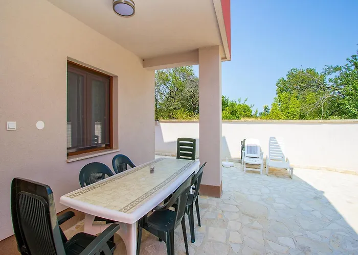 In Croatia Near The Coast Apartment Pula